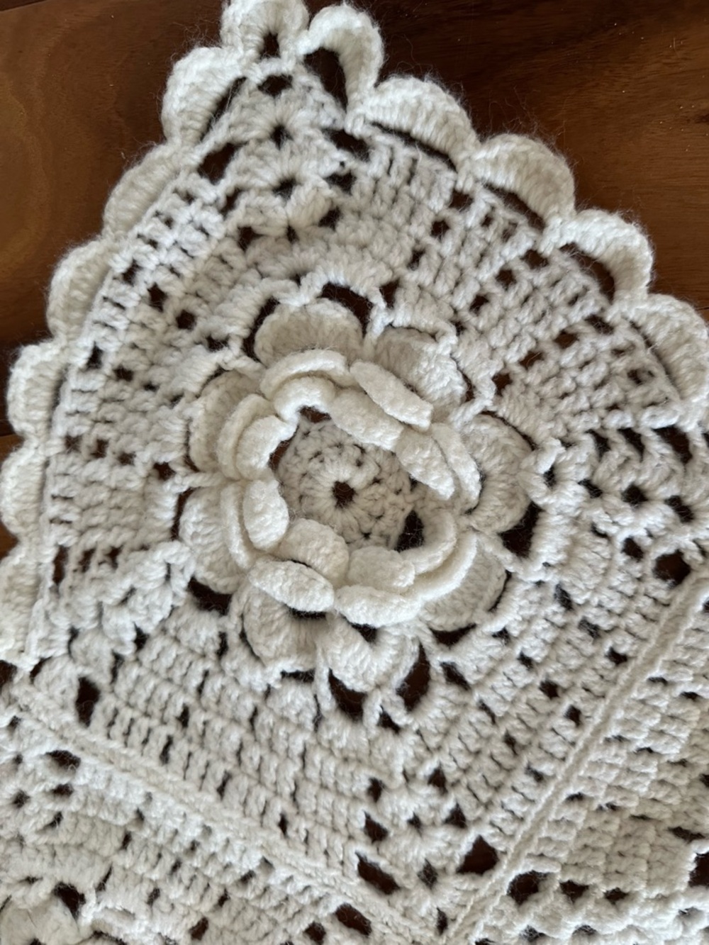 Vintage twin crochet rose flower blanket - Picture 9 of 9